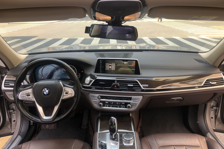 BMW 7 Series 2018 car image #6