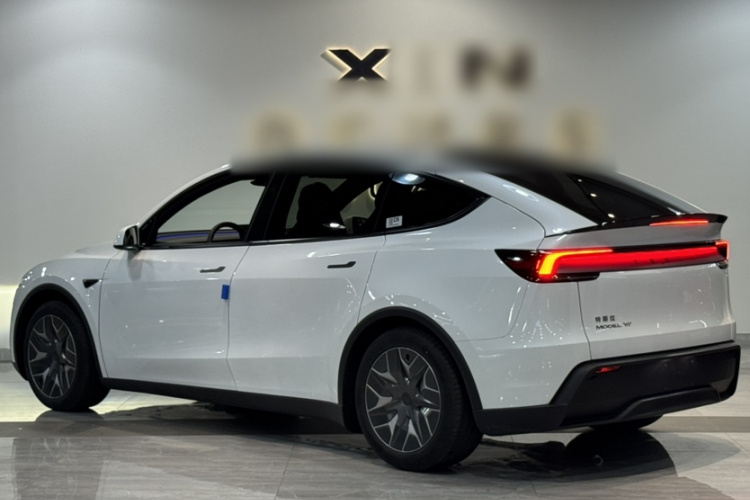 Tesla Model Y L 2025 image de voiture #6