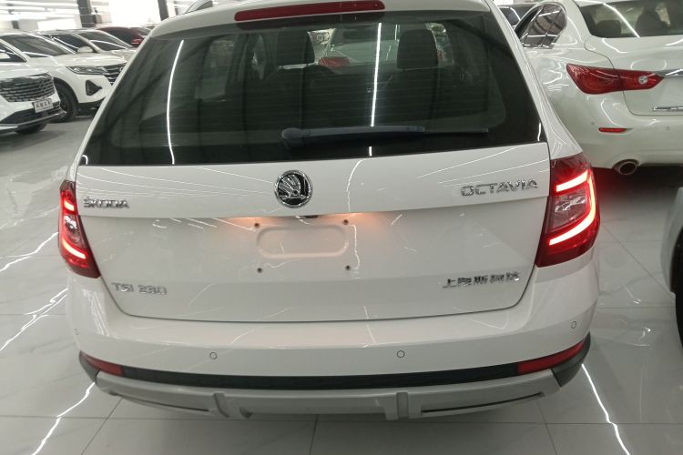 Skoda Octavia 2018 car image #6