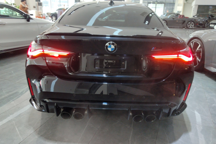 BMW M4 2024 immagine di auto #6