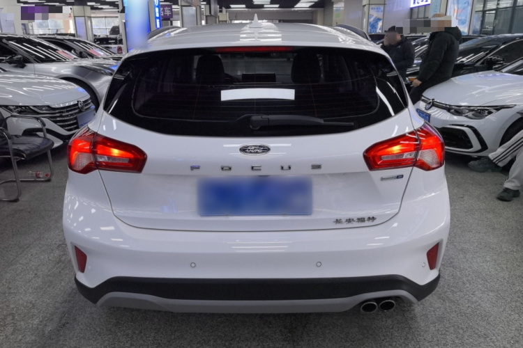 Ford Focus Active 2020 car image #6