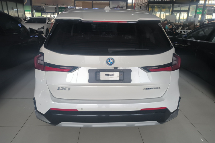 BMW iX1 2024 изображение автомобиля #6