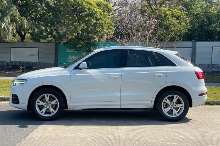 Audi Q3 2017 car image #6