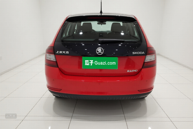 Skoda Rapid Spaceback 2014 car image #6