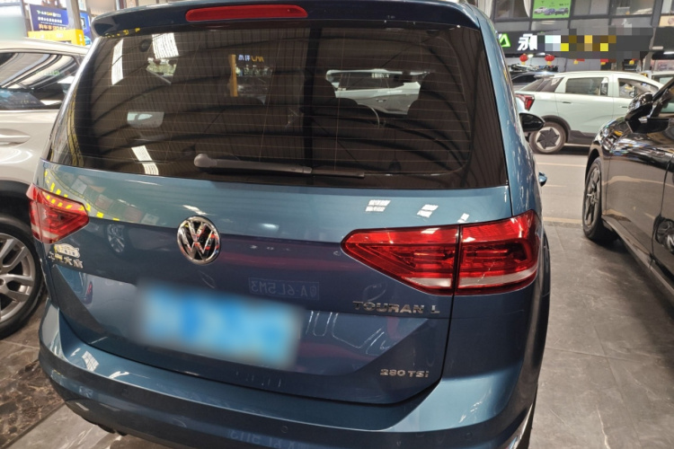 Volkswagen Touran 2018 car image #6