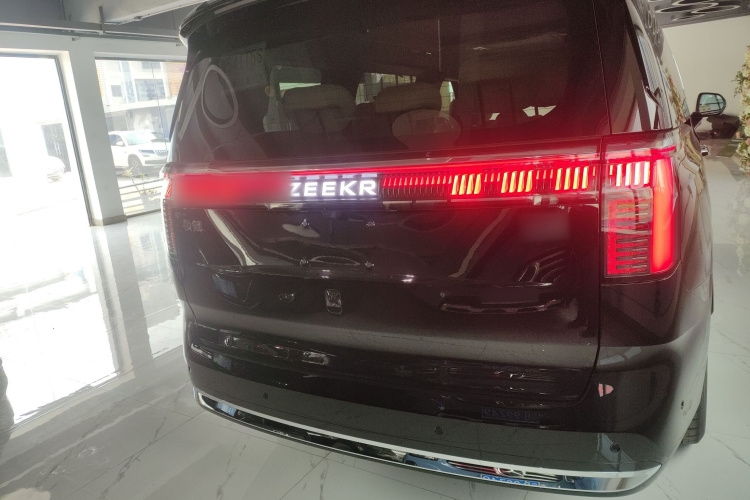 极氪 极氪009 2025 汽车图片 #6