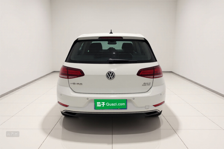 Volkswagen Golf 2019 car image #6