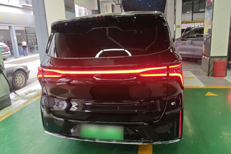 Forthing V9 2025 car image #6