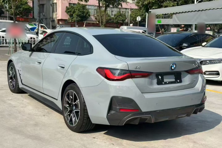 BMW i4 2022 #6 BMW i4 2022 car image #6