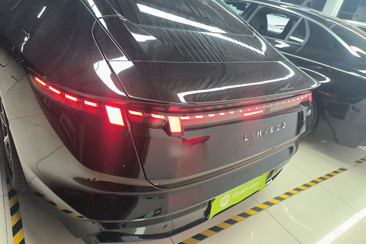 Lynk & Co 2025 car image #6