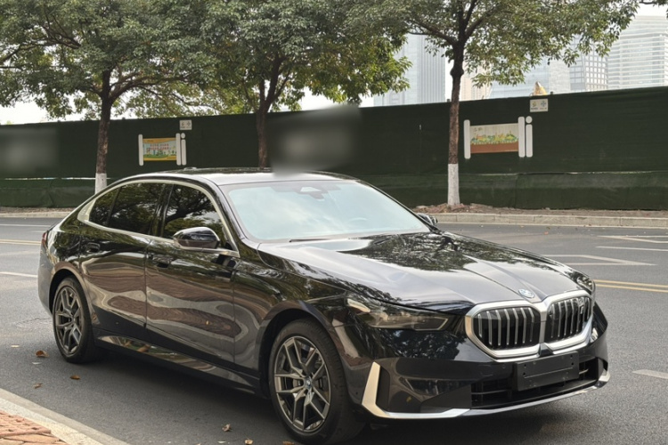 BMW i5 2024 car image #6