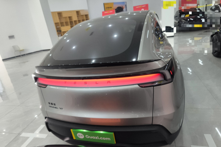 特斯拉 Model Y L 2025 汽车图片 #6