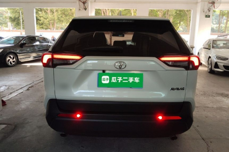 Toyota RAV4 2021 car image #6