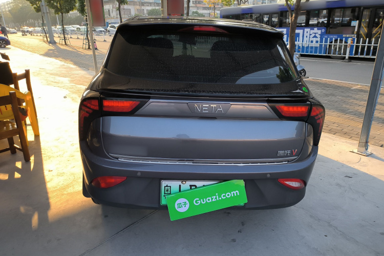 哪吒汽车 哪吒V 2021 汽车图片 #6