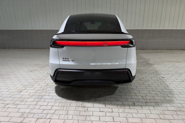 特斯拉 Model Y L 2025 汽车图片 #6