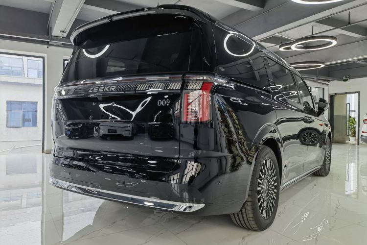 极氪 极氪009 汽车图片 #6