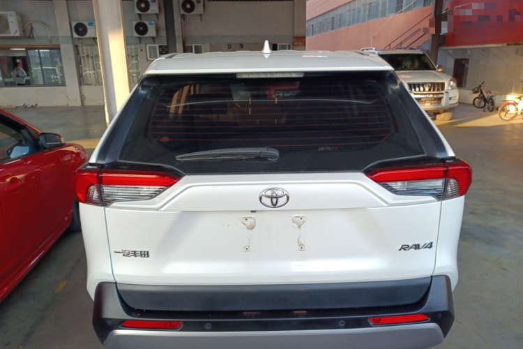 Toyota RAV4 2022 car image #6