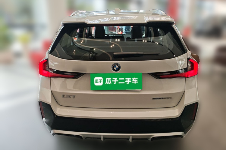 BMW iX1 2025 car image #6