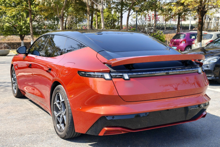 Lynk & Co 2024 car image #6