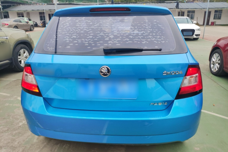 Skoda Fabia 2015 изображение автомобиля #6