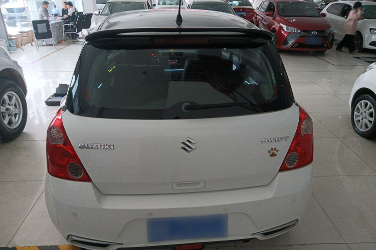 Suzuki Swift 2015 car image #6