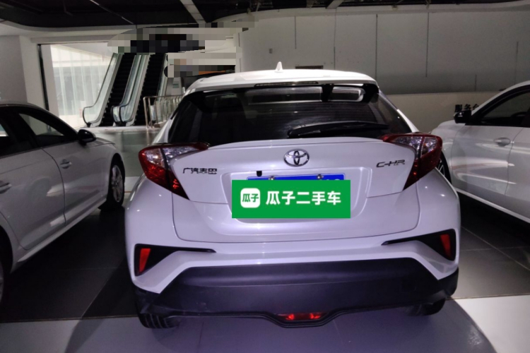 Toyota C-HR 2022 #6 Toyota C-HR 2022 صورة سيارة #6