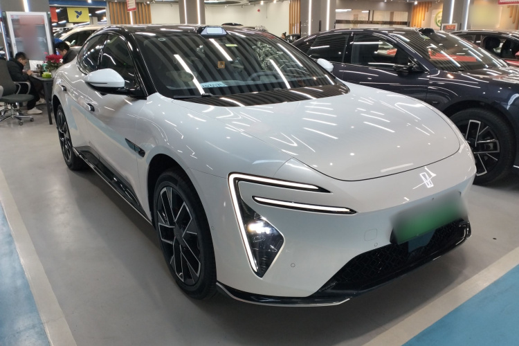 Avatr 06 2025 car image #6