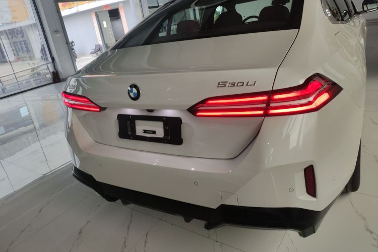 BMW 5 Series 2026 immagine di auto #6