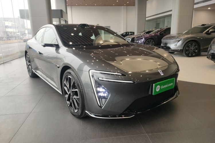 Avatr 06 2025 car image #6