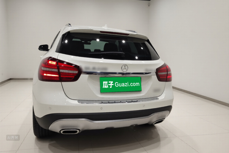 Mercedes-Benz GLA Class 2017 immagine di auto #6