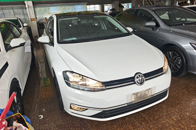 Volkswagen Golf 2019 car image #6