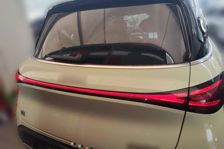 Livan 2023 car image #6