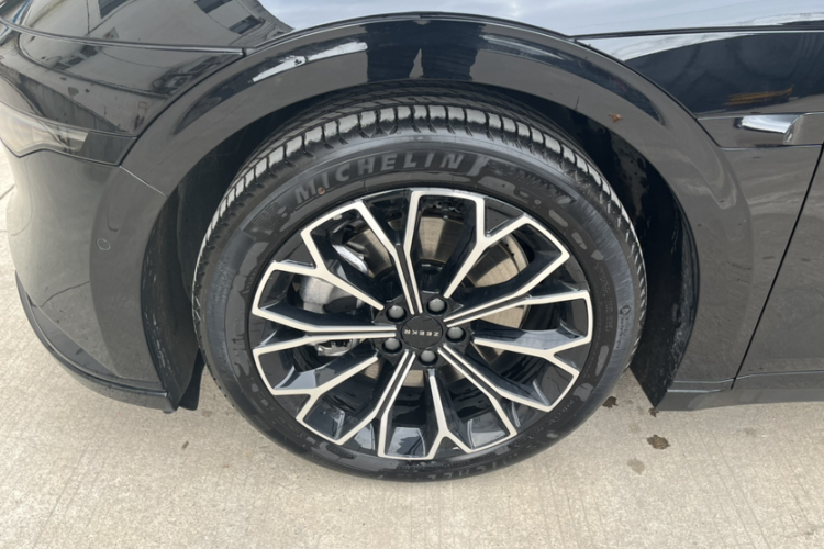 极氪 极氪007 2024 汽车图片 #6