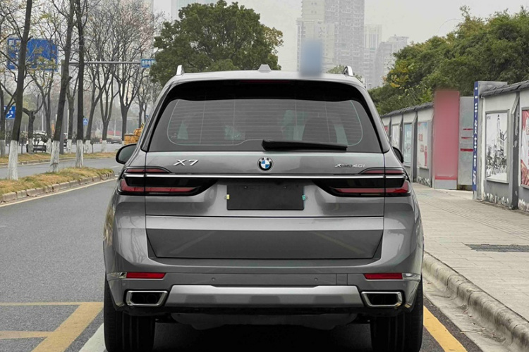 BMW X7 2023 صورة سيارة #6
