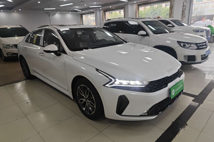 Kia K5 2025 car image #6