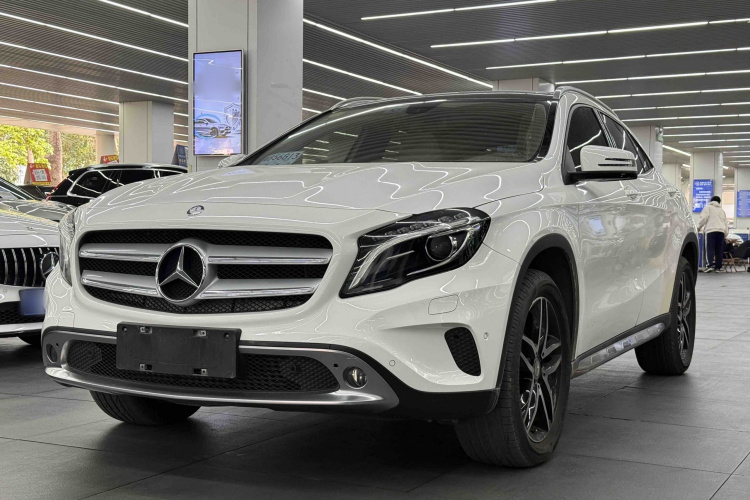 Mercedes-Benz GLA Class 2015 immagine di auto #6
