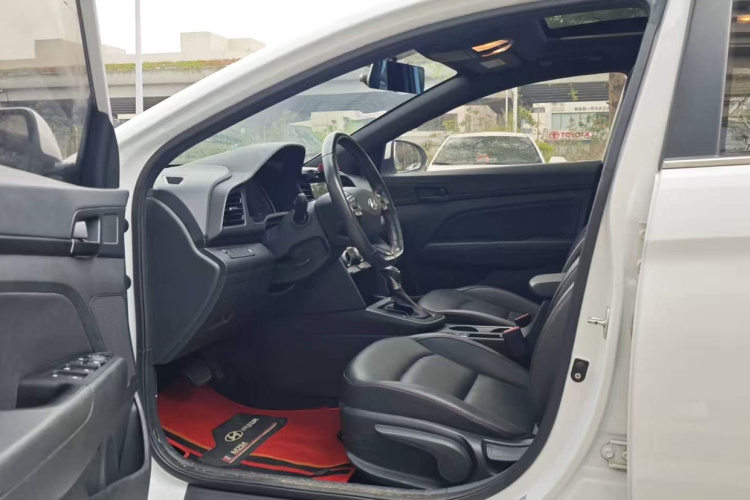 Hyundai Elantra AD 2020 immagine di auto #6