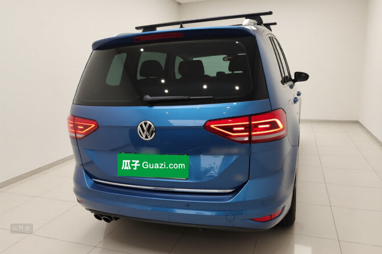Volkswagen Touran 2018 car image #6