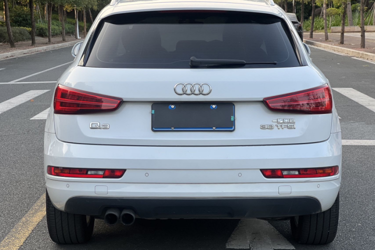 Audi Q3 2017 car image #6