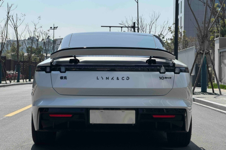 Lynk & Co 10 EM-P 2025 car image #6