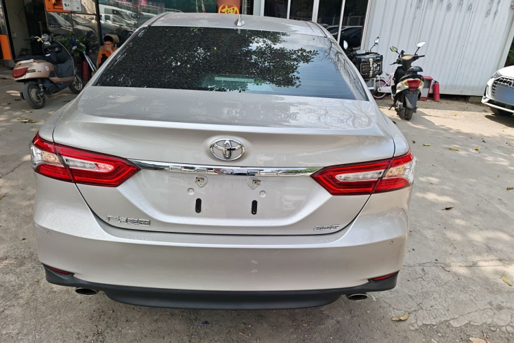 Toyota Camry 2023 immagine di auto #6