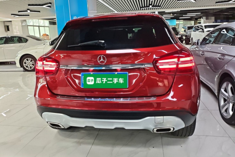 Mercedes-Benz GLA Class 2018 immagine di auto #6