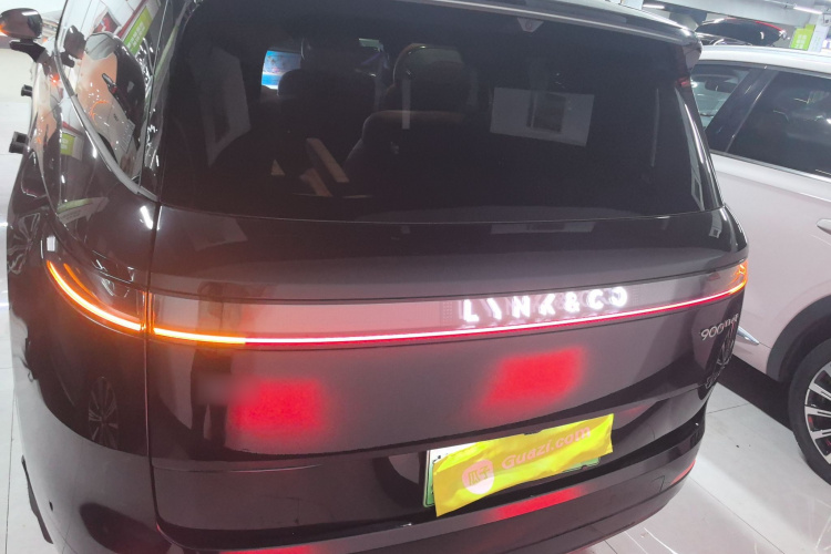 Lynk & Co 900 2025 car image #6