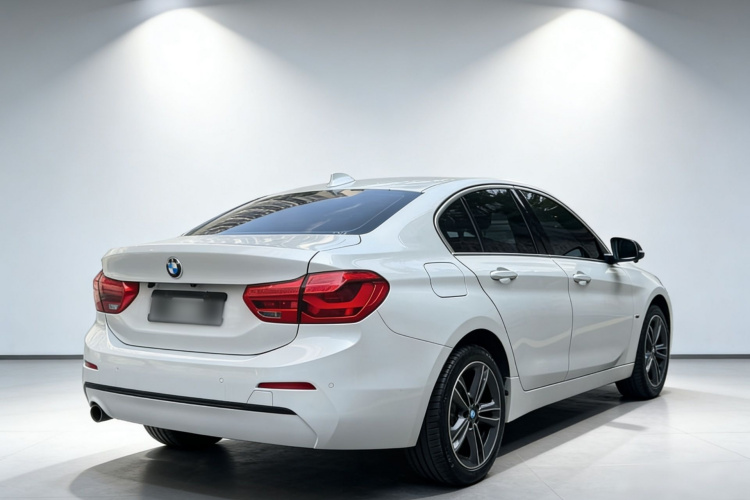BMW 1 Series 2018 immagine di auto #6