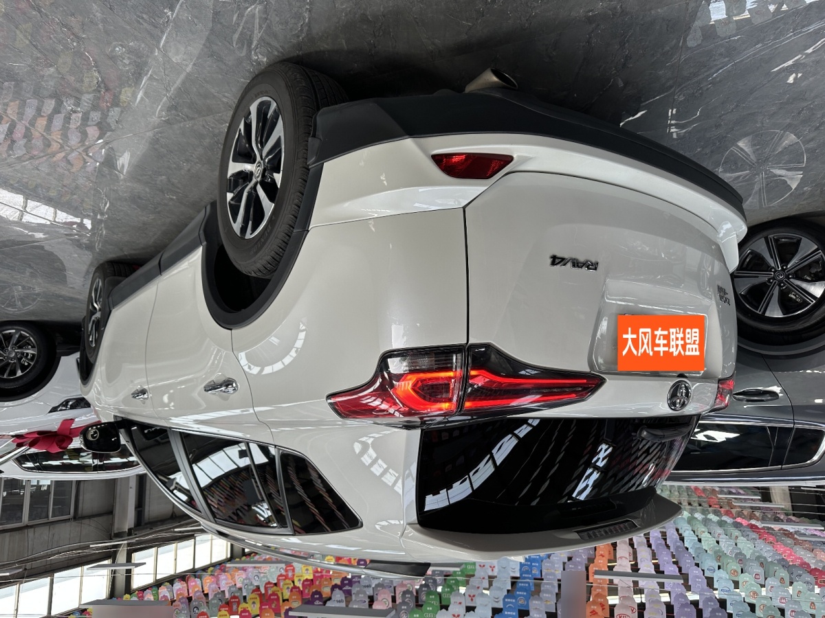 Toyota RAV4 2019 car image #6