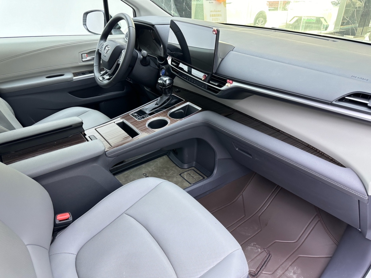 Toyota Granvia 2024 immagine di auto #6