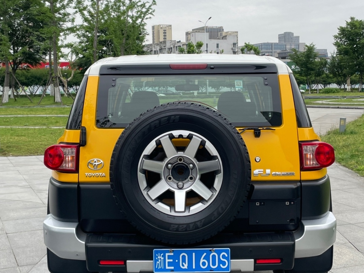 Toyota FJ Cruiser 2018 immagine di auto #6