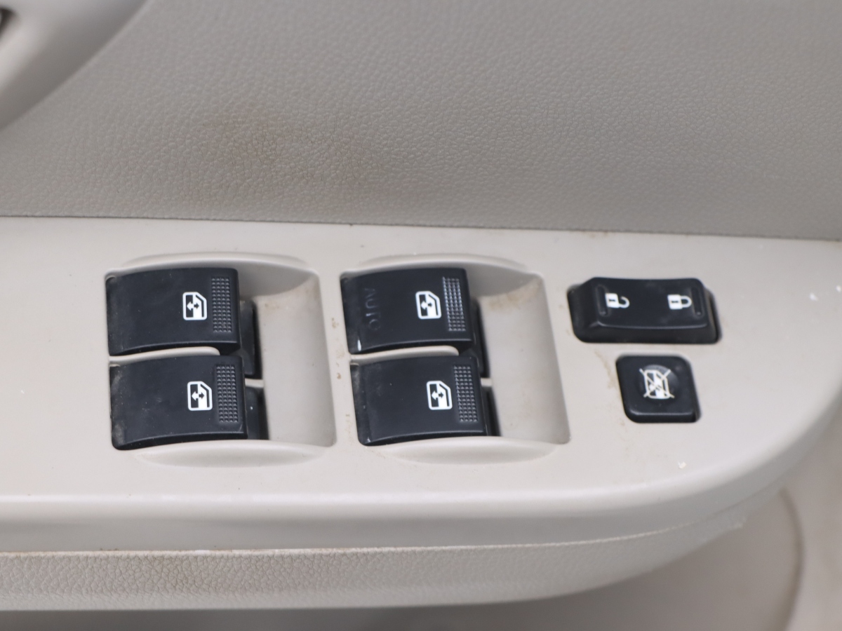 Forthing JOYEAR S50 2016 #6 Forthing JOYEAR S50 2016 immagine di auto #6