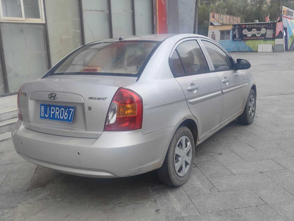 Hyundai Accent 2010 car image #6