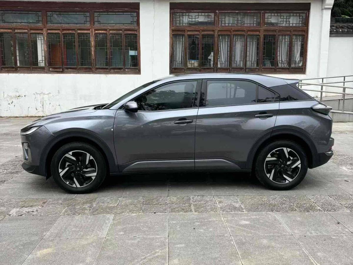 哪吒汽车 哪吒X 2023 汽车图片 #6